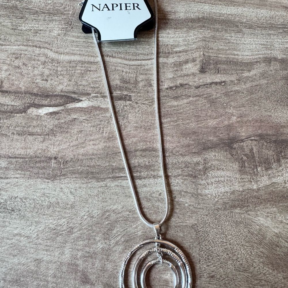 NWT Napier Silver tone Round Silver Pendant Necklace Chain Classic Minimalist